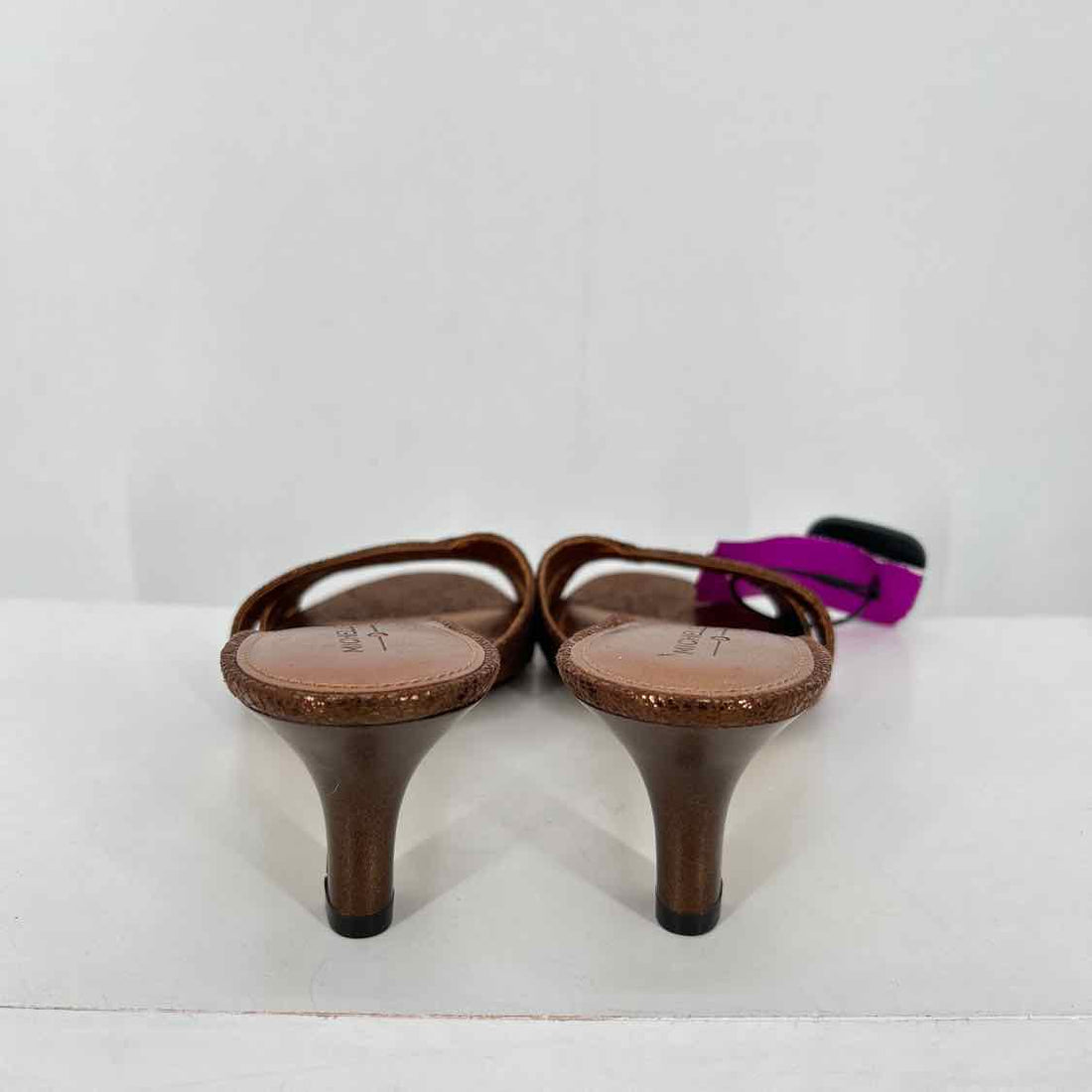 Michelle D Women Size 9 Bronze Heels