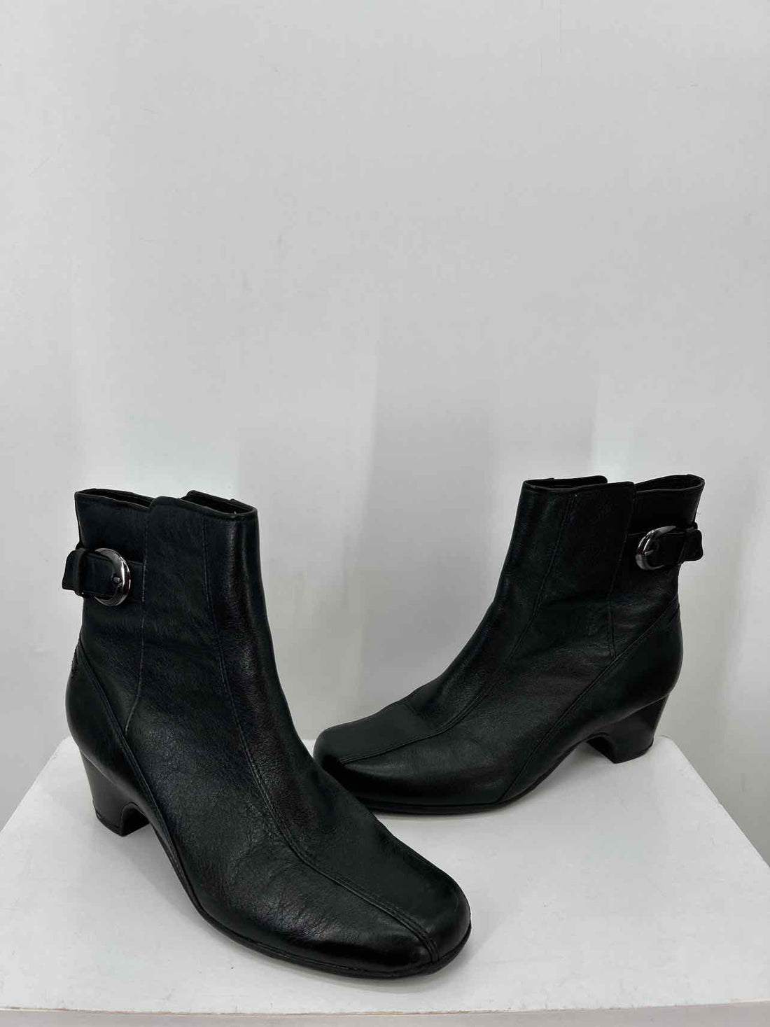 Clarks Women Size 8.5 Black Ankle Boot