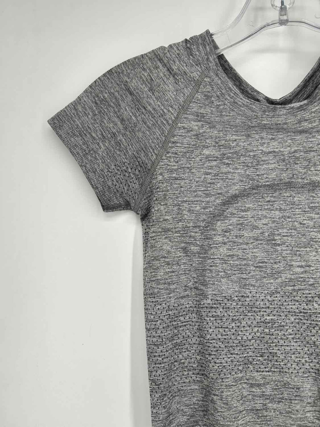 Lululemon Size 0 Gray Short Sleeve Active Tops