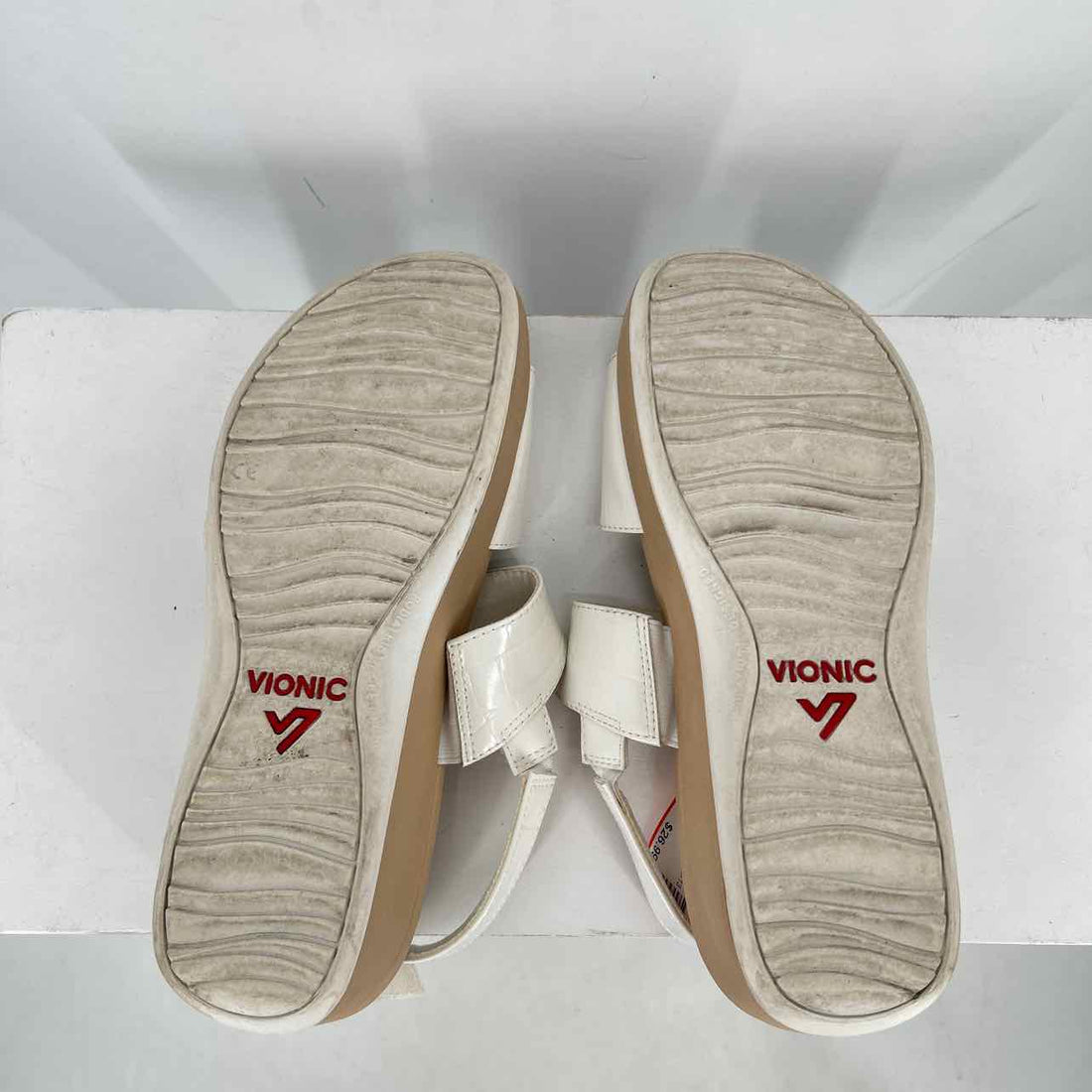 Vionic Women Size 9 White Sandals