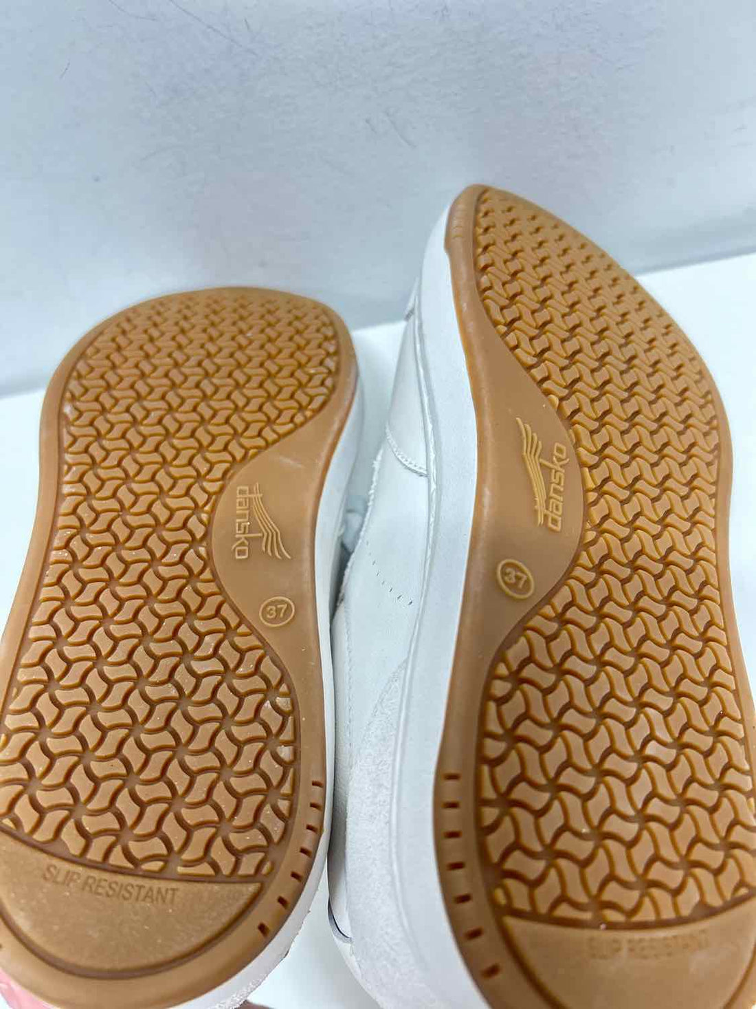 Dansko Women Size 37 (6.5-7) White Like New Leather Sneakers