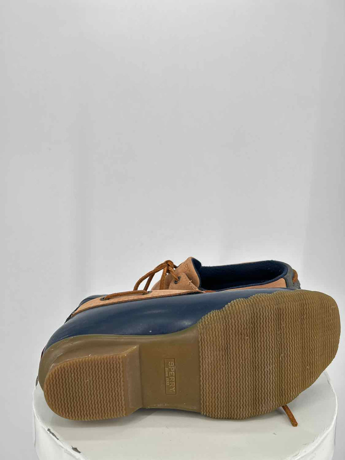 Sperry Women Size 8 Navy Low Top Duck Boot