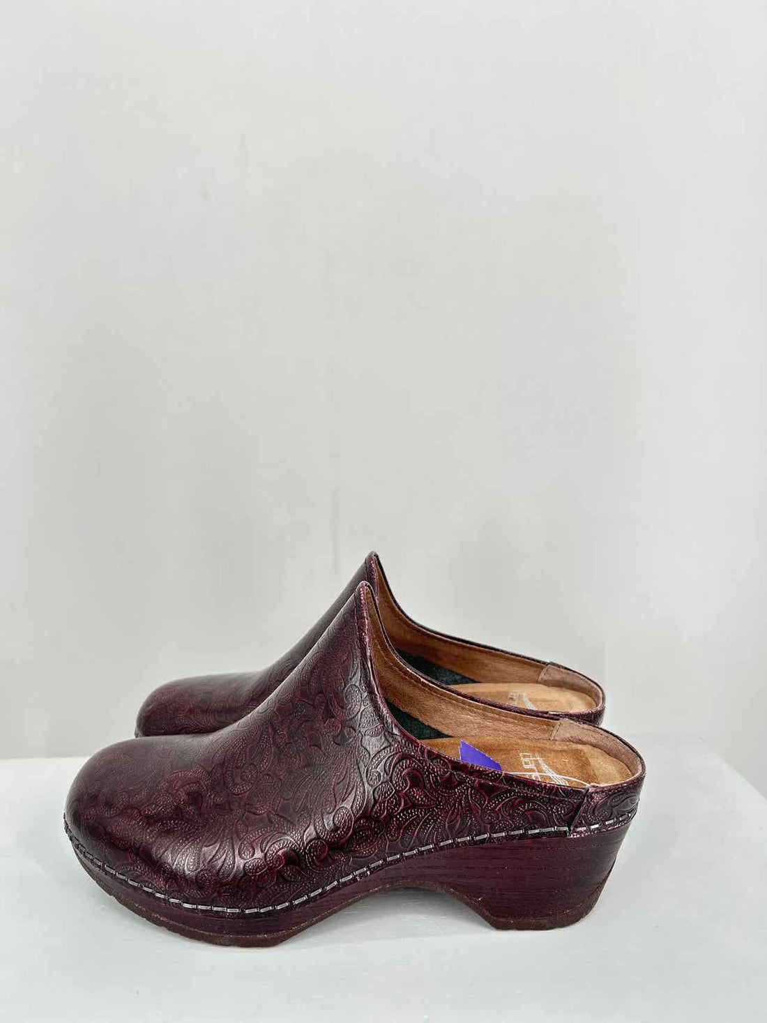 Dansko Women Size 36 (5.5-6) Dark Burgandy Clogs