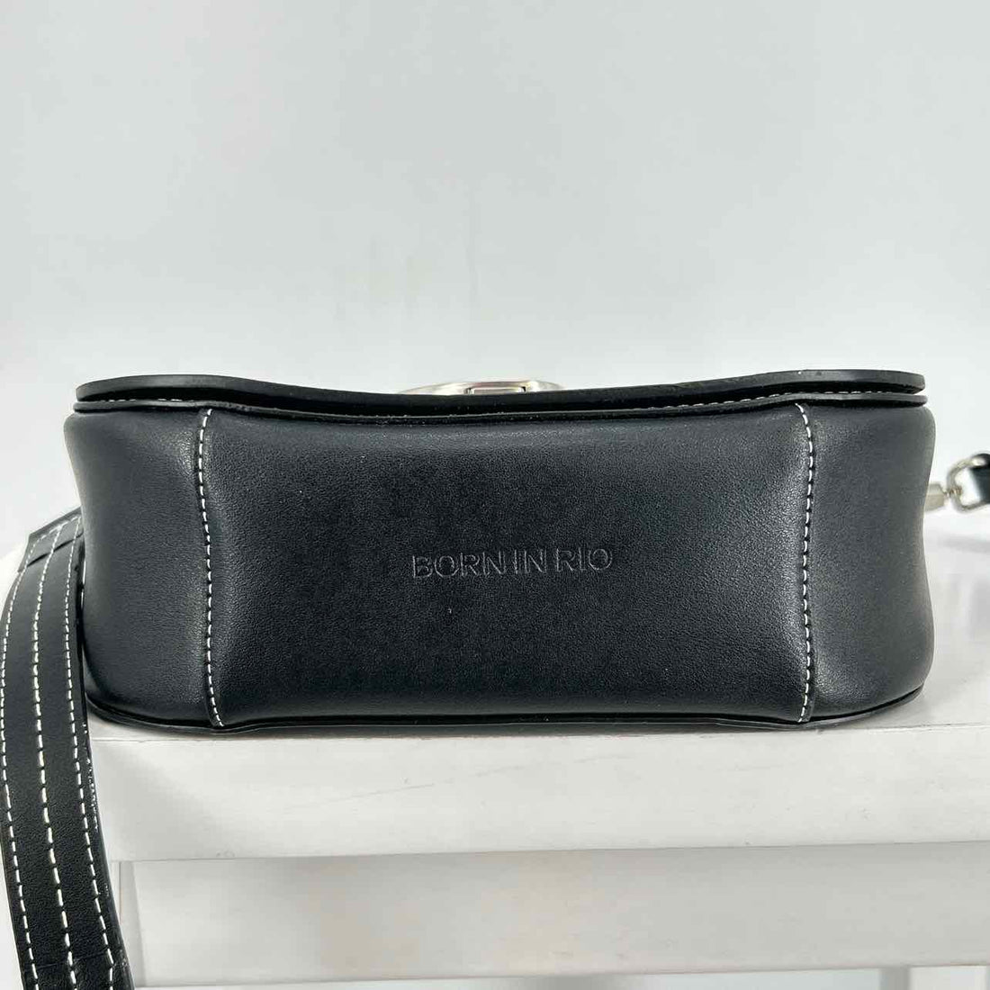 Cariuma Black Crossbody