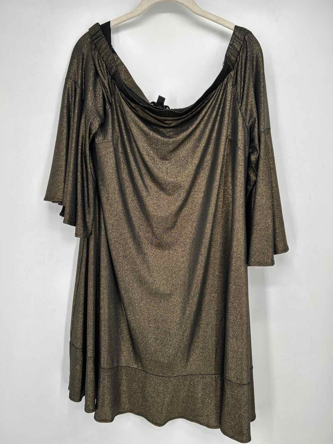 Halston 12 Black & Gold Long Sleeve Holiday