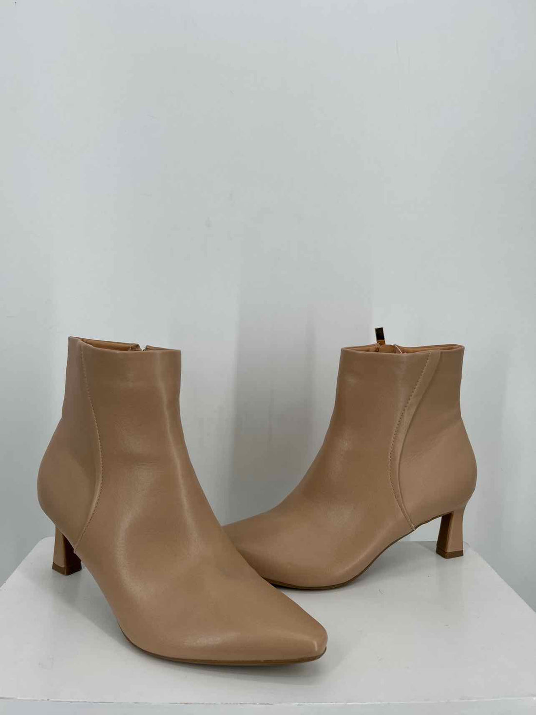 Coutgo Women Size 9 Beige Ankle Boot
