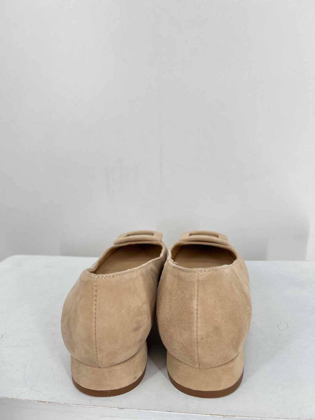 J McLaughlin Women Size 6 Beige Suede Heels