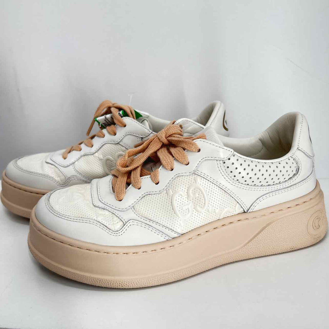 Gucci GG  Women Size 36 White & Beige Pre Owned Calfskin LUXURY