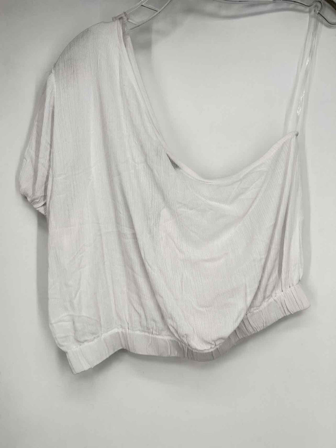 Gili Size L White NWT Short Sleeve