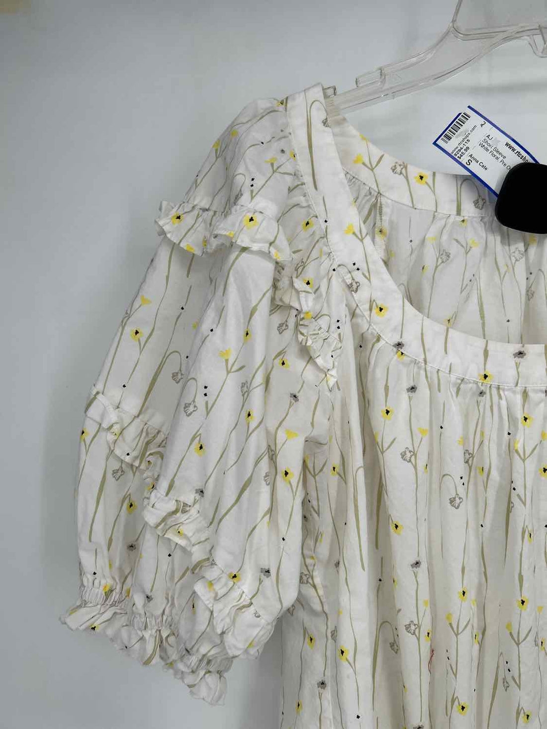 Anna Cate Size S White Floral Short Sleeve