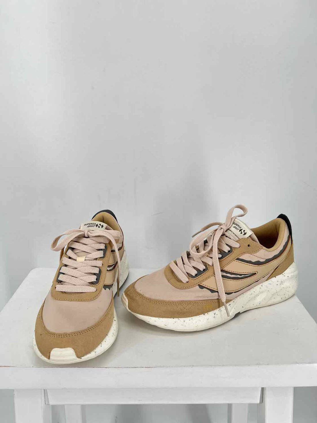 Superga Women Size 39 (8.5-9) Beige & Gold Sneakers