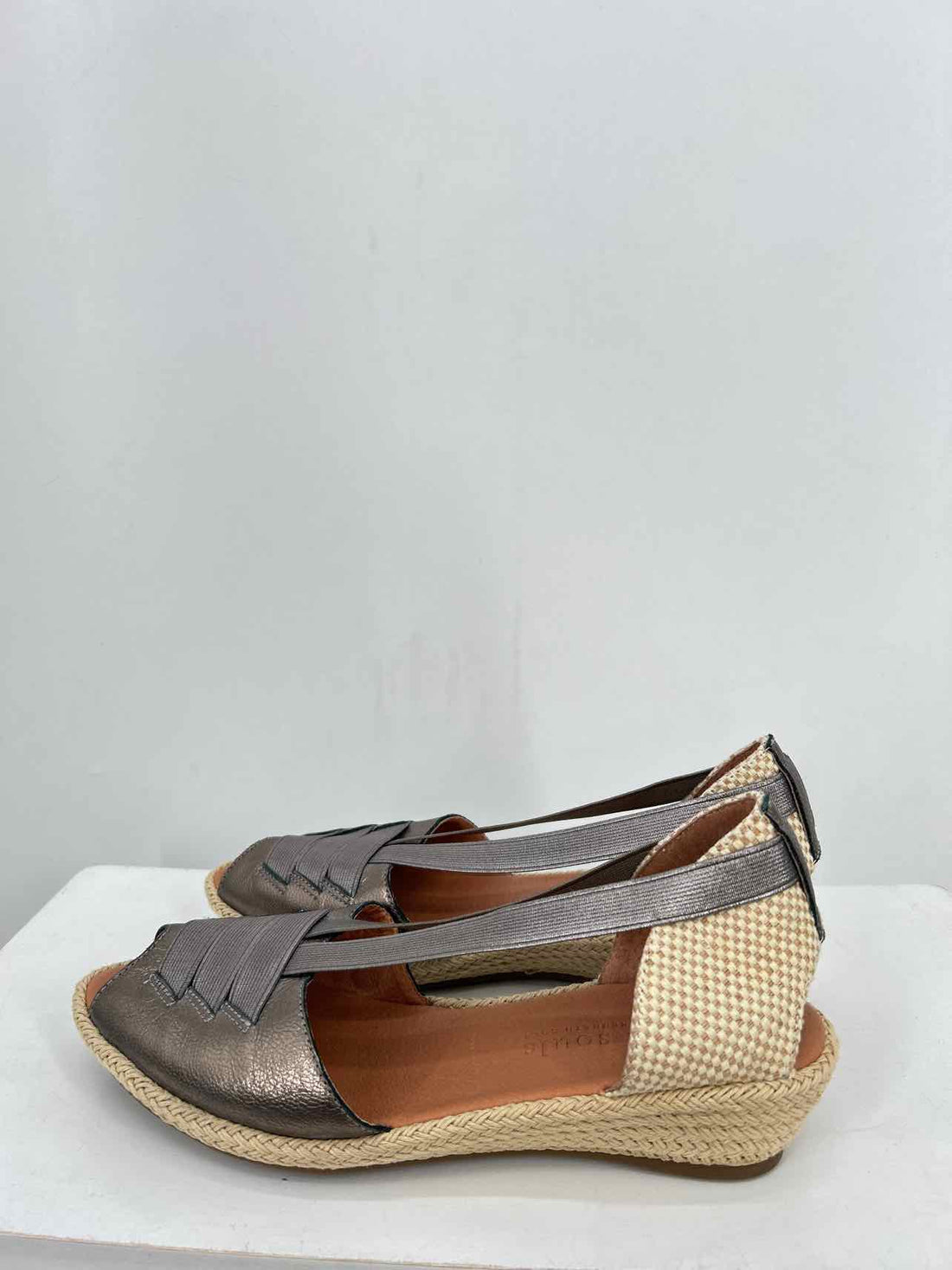 Gentle Souls Women Size 8.5 Gunmetal Sandals