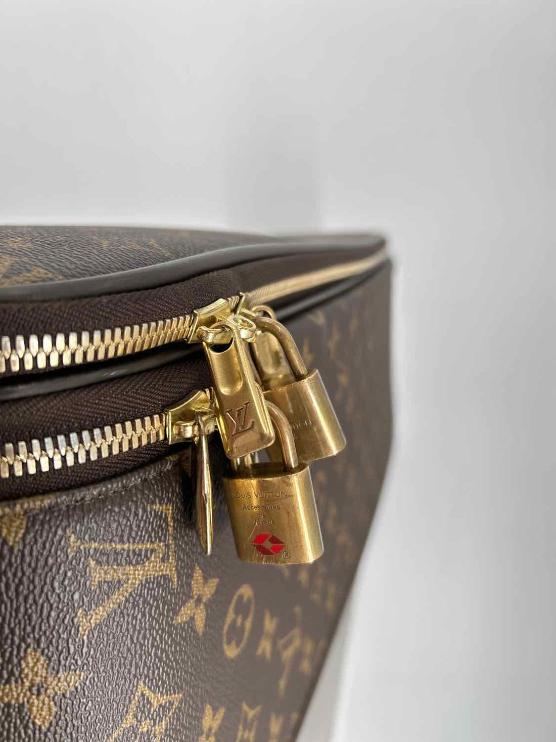 Louis Vuitton Size Pegase 55 Coated Canvas & Leather Monogram Monogram LUXURY