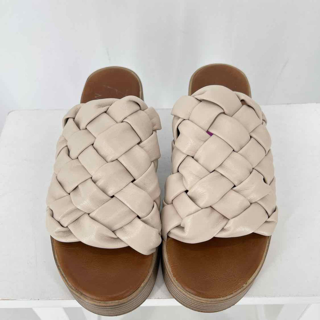 Blowfish Women Size 8.5 Beige Sandals