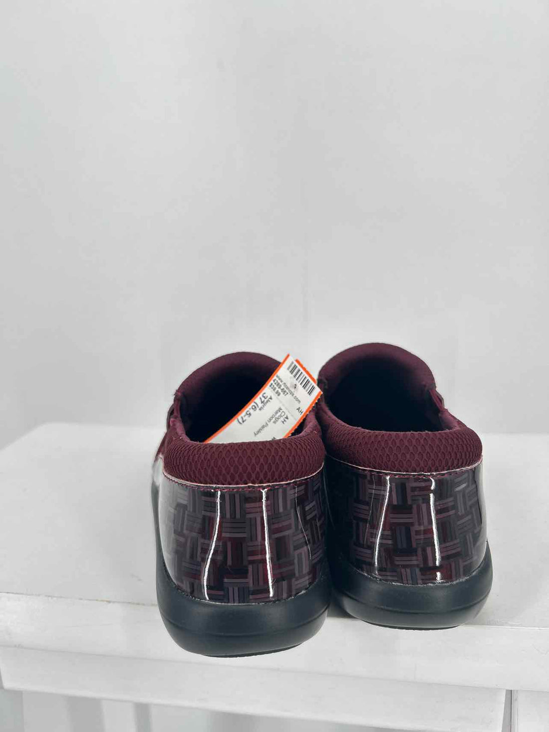 Alegria Women Size 37 (6.5-7) Maroon Paisley Clogs