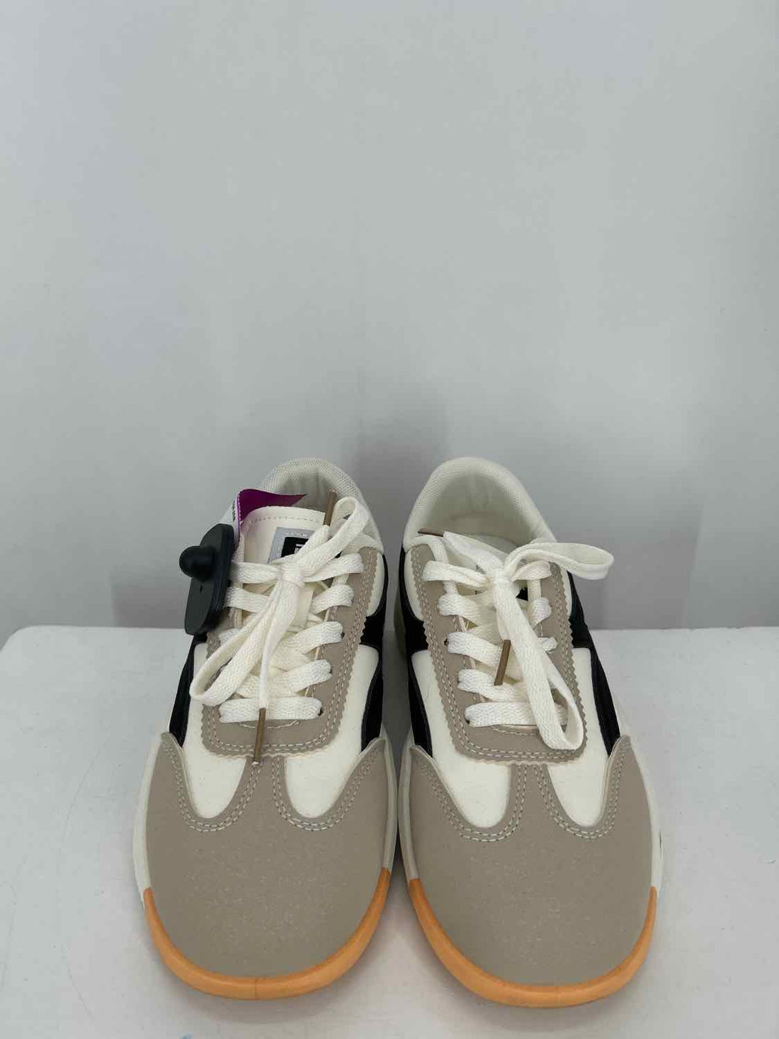 De Florance Women Size 6.5 White & Black Sneakers
