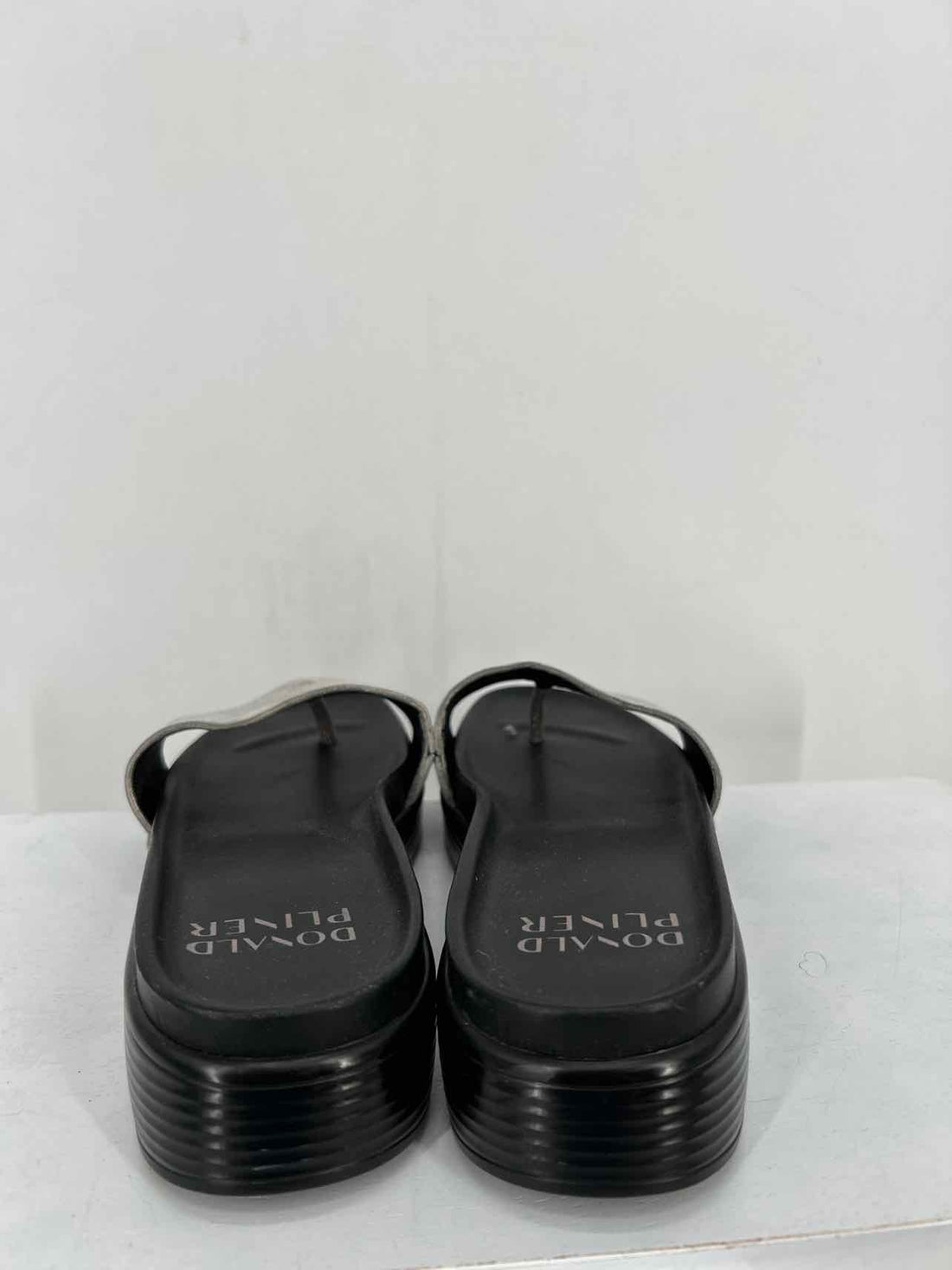 Donald Pliner Women Size 8 Grey Sandals
