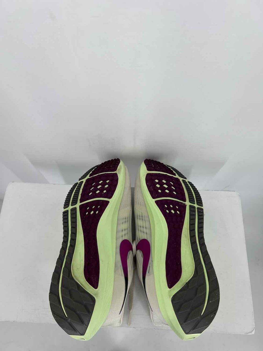 Nike Air Zoom Women Size 9 Off White Sneakers