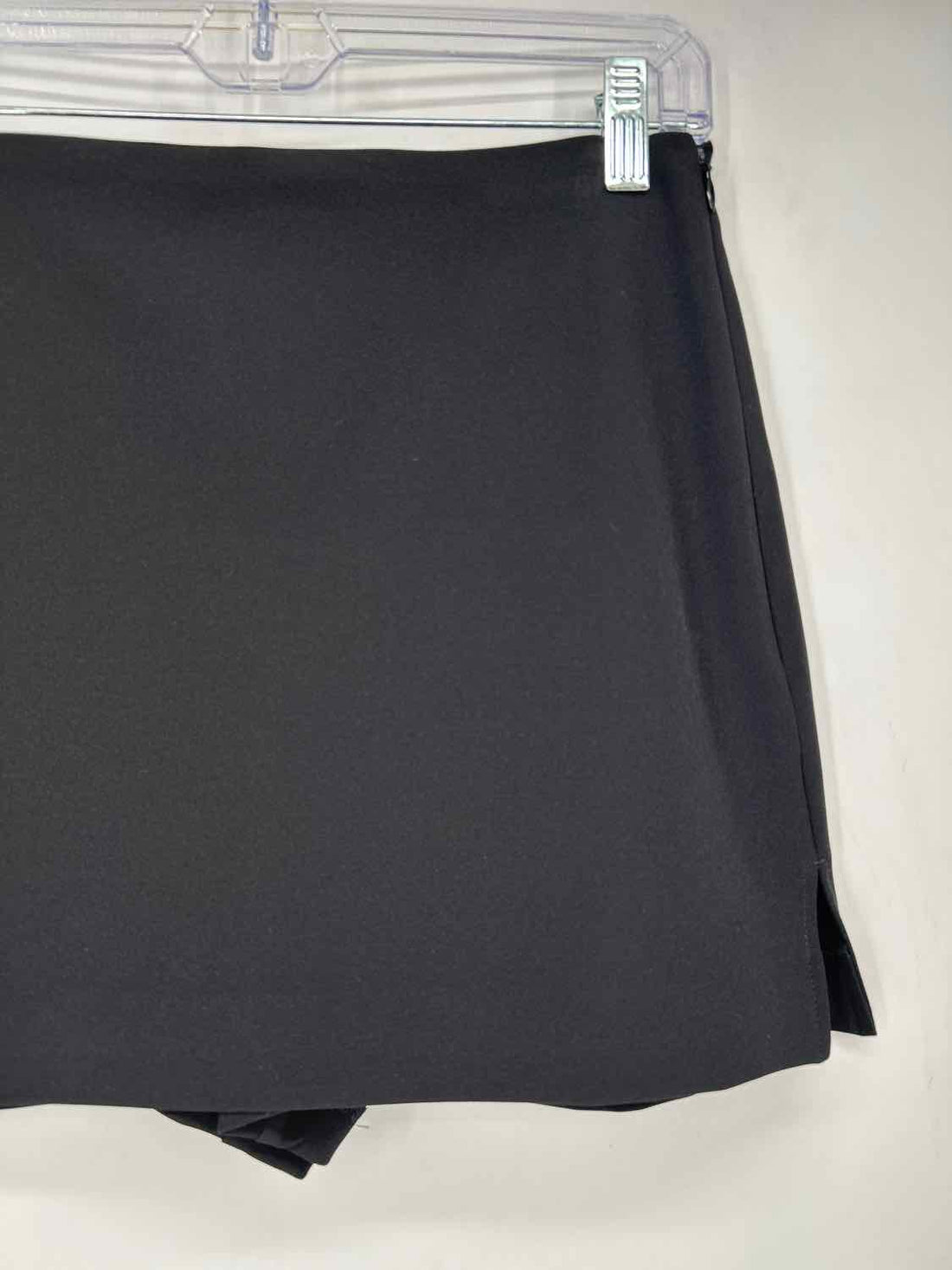 Express Size 6 Black Skort