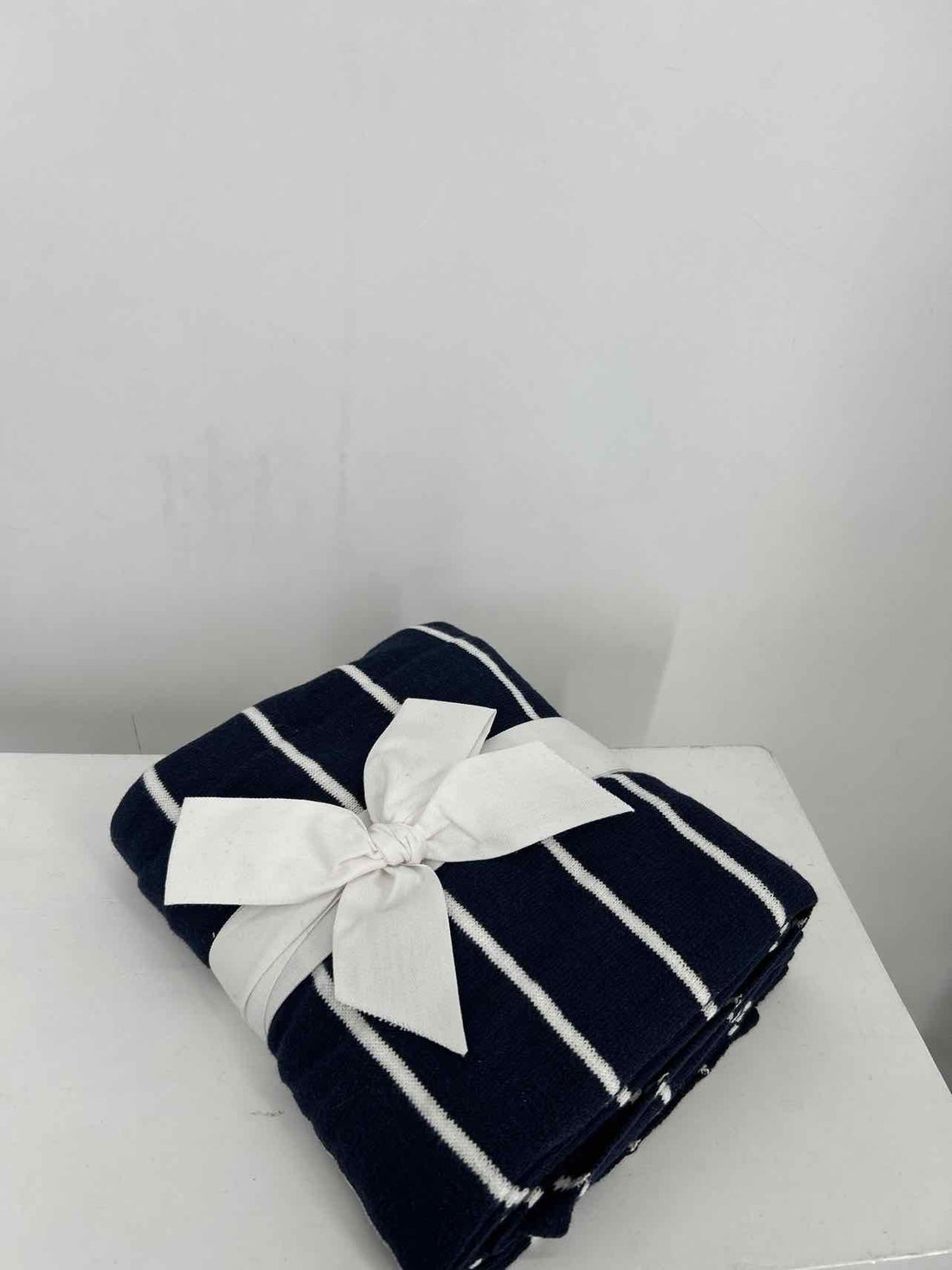 Zestt Size One Size Organic Cotton Navy & White Striped NWT Scarves