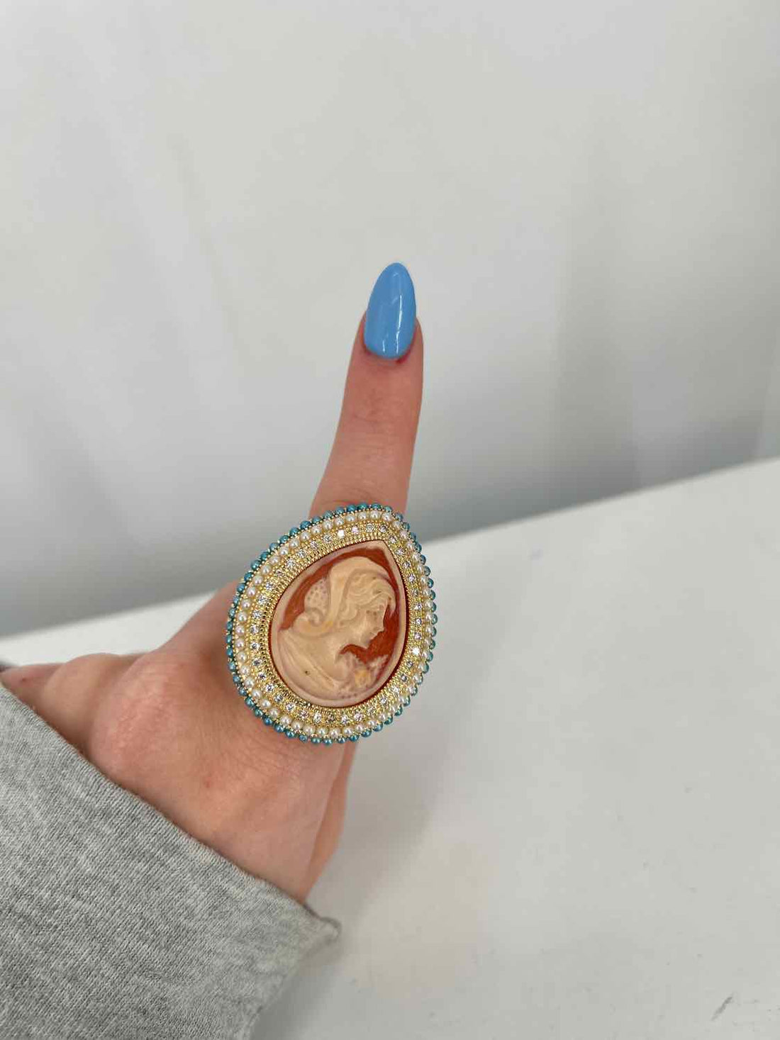 Amedeo Size 8 Cameo Rhinestone Gold Tone Ring