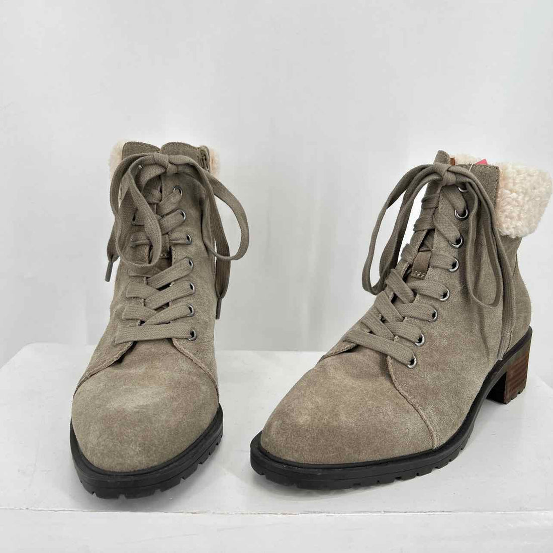 Lucky Brand Women Size 8 Green Excellent Condition Genuine Suede Ankle Boot