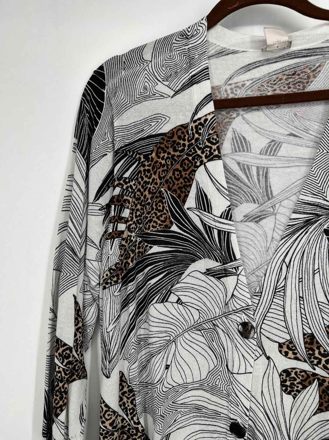 Chicos Size 4(XXL) White & Black Print Cardigan