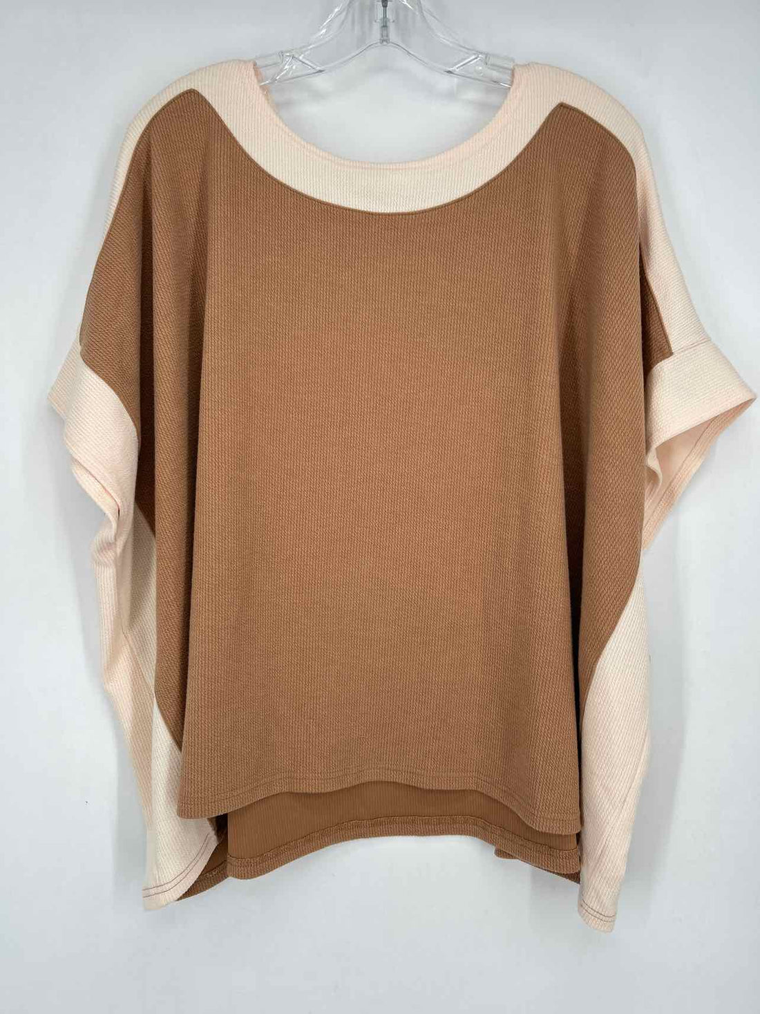Big Water Blue Sky Size L Cream & Brown NWT Short Sleeve