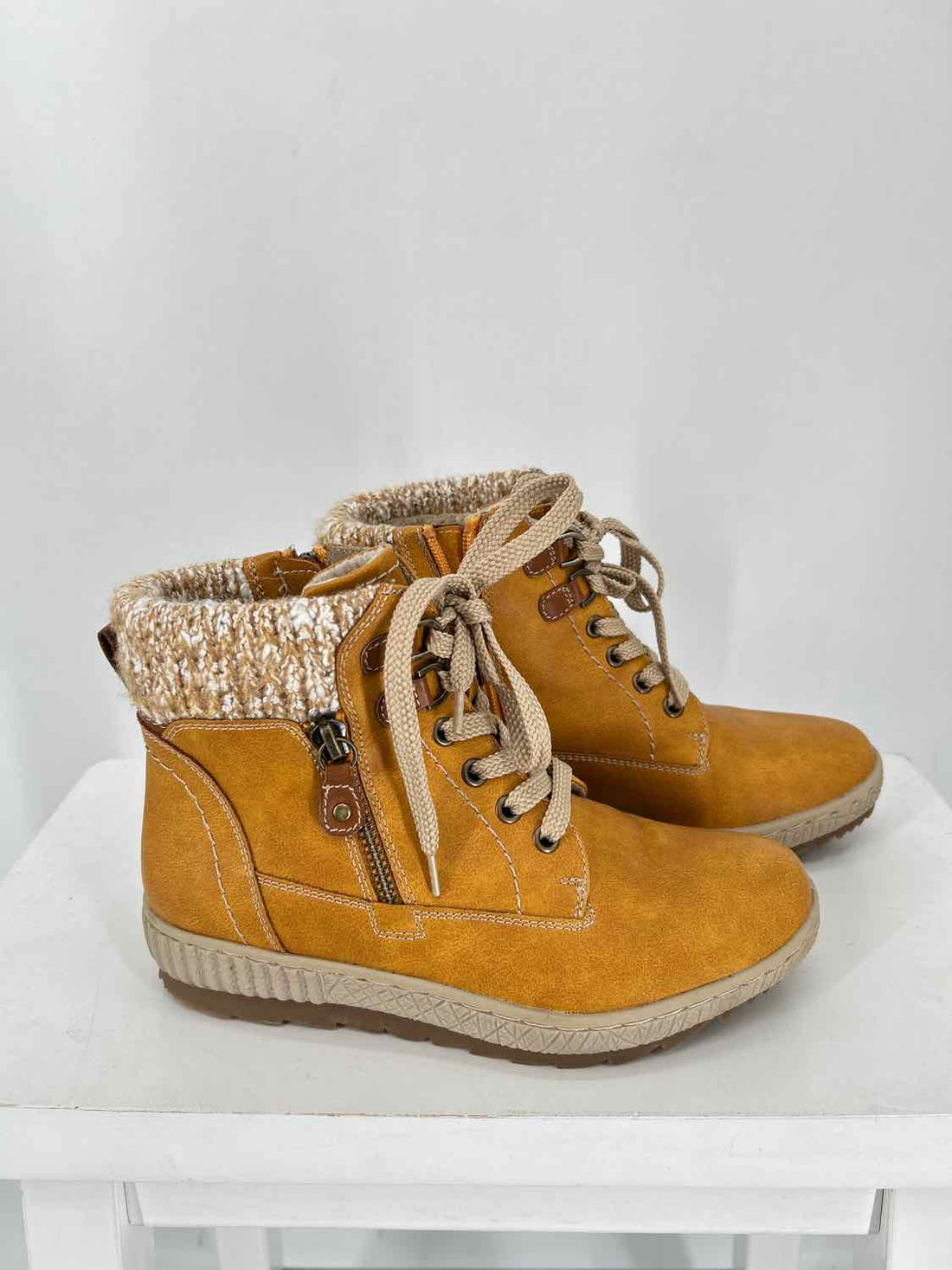 Spring Step Women Size 36 Yellow Combat Boot