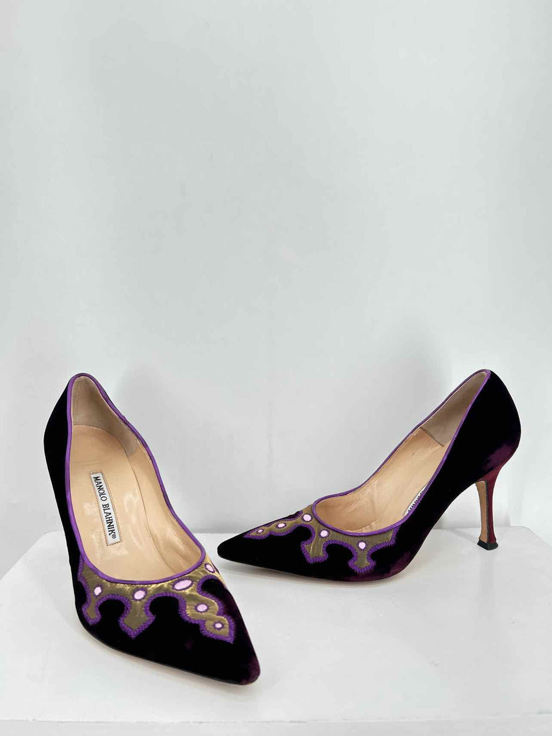 Manolo Blahnik Women Size 38 Eggplant Good Velour LUXURY
