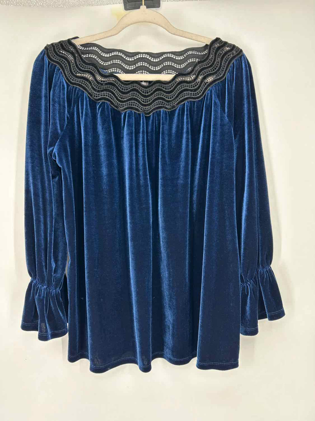 Rafaella Size M Navy & Black Velvet Long Sleeve