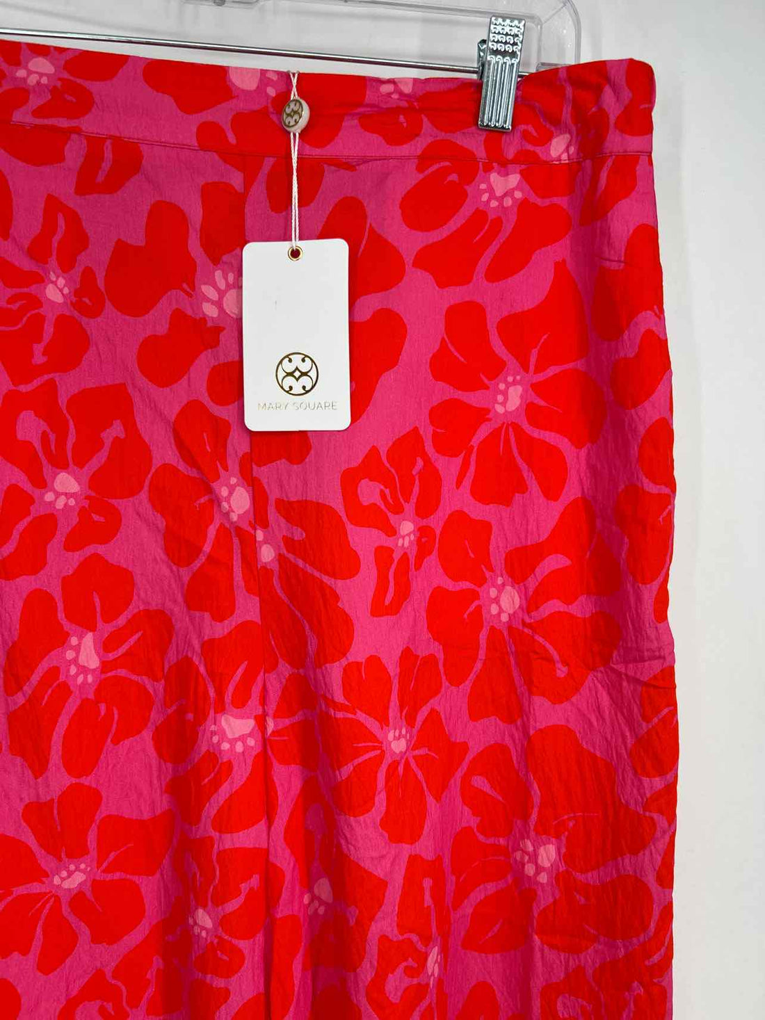 Mary Square Size M Dark Pink & Red Print NWT Pants