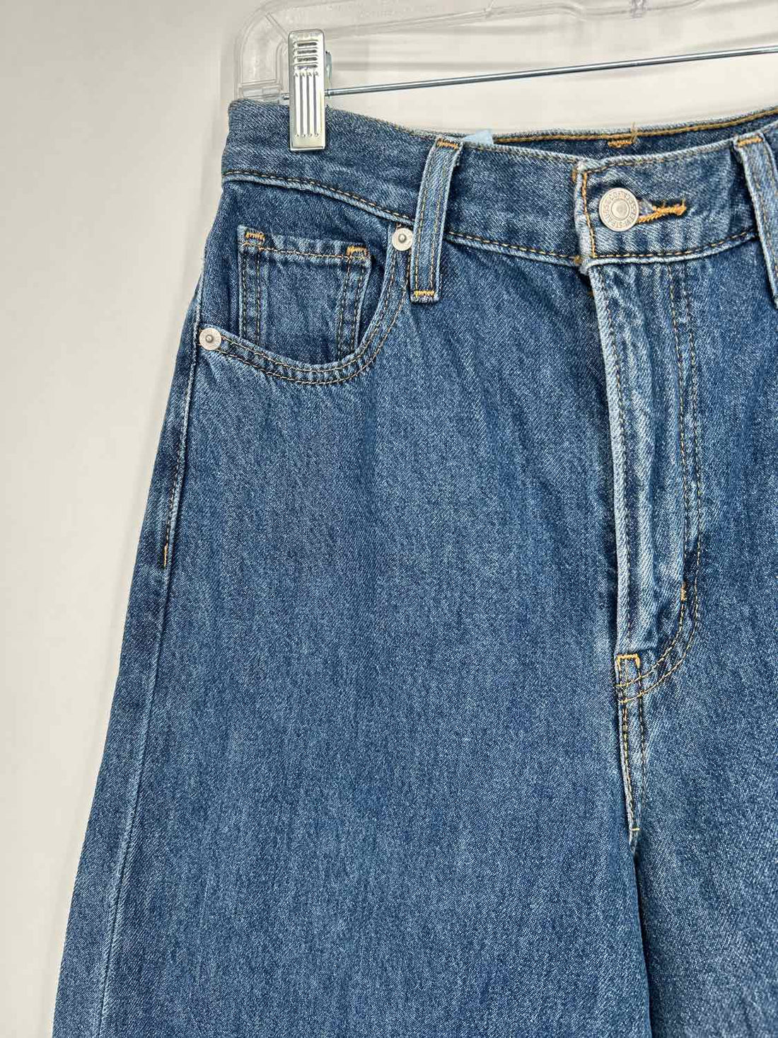 Levi Strauss Size 26 Medium Wash Denim Jeans
