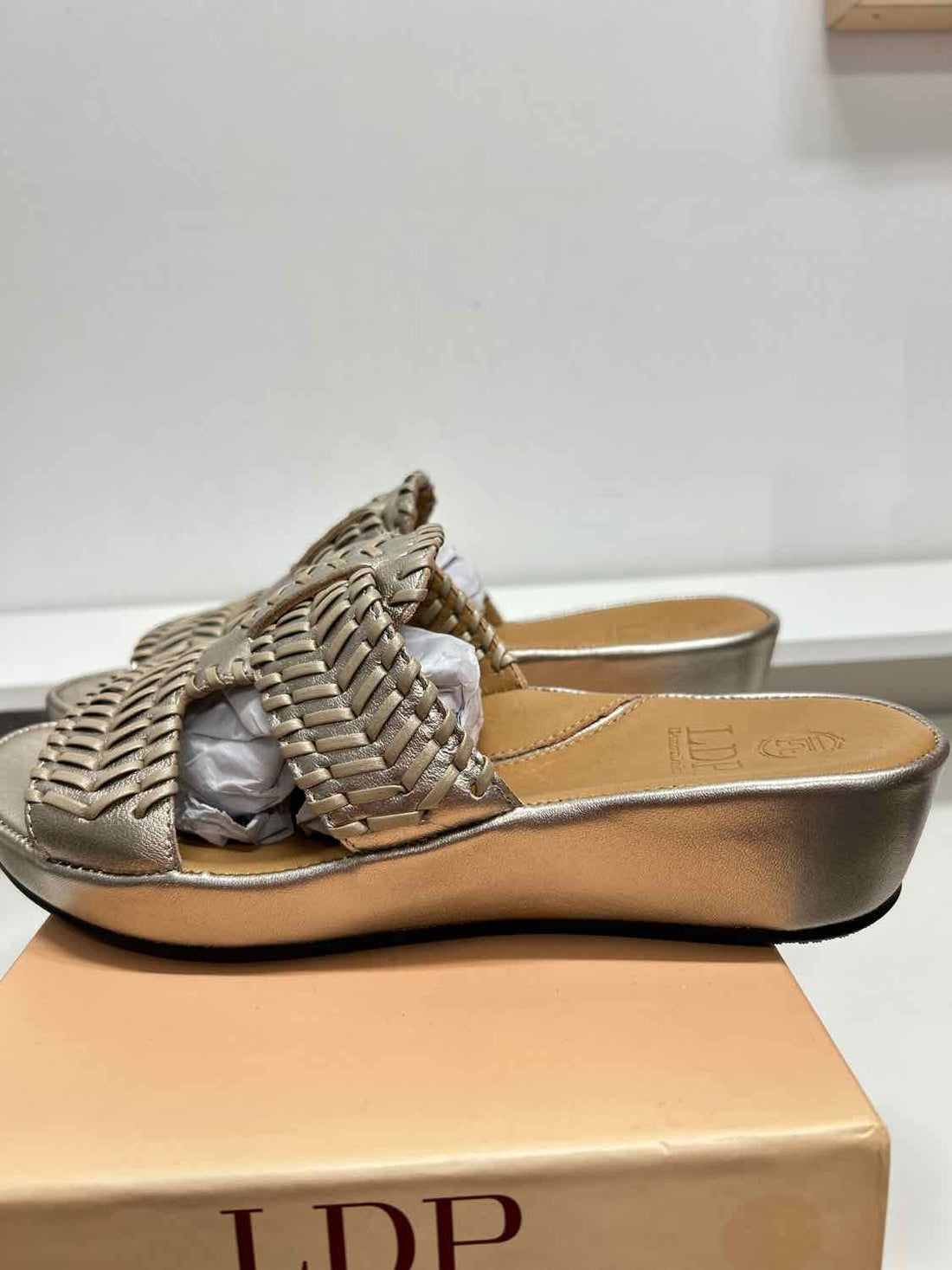 LDP Women Size 8.5 Champagne New In Box Leather Sandals