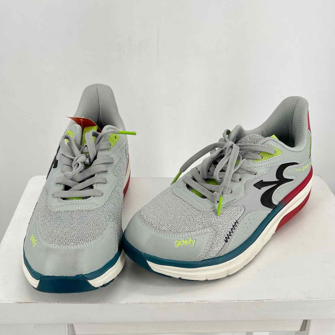 G-DEFY Women Size 8.5 Light Gray Multi Sneakers