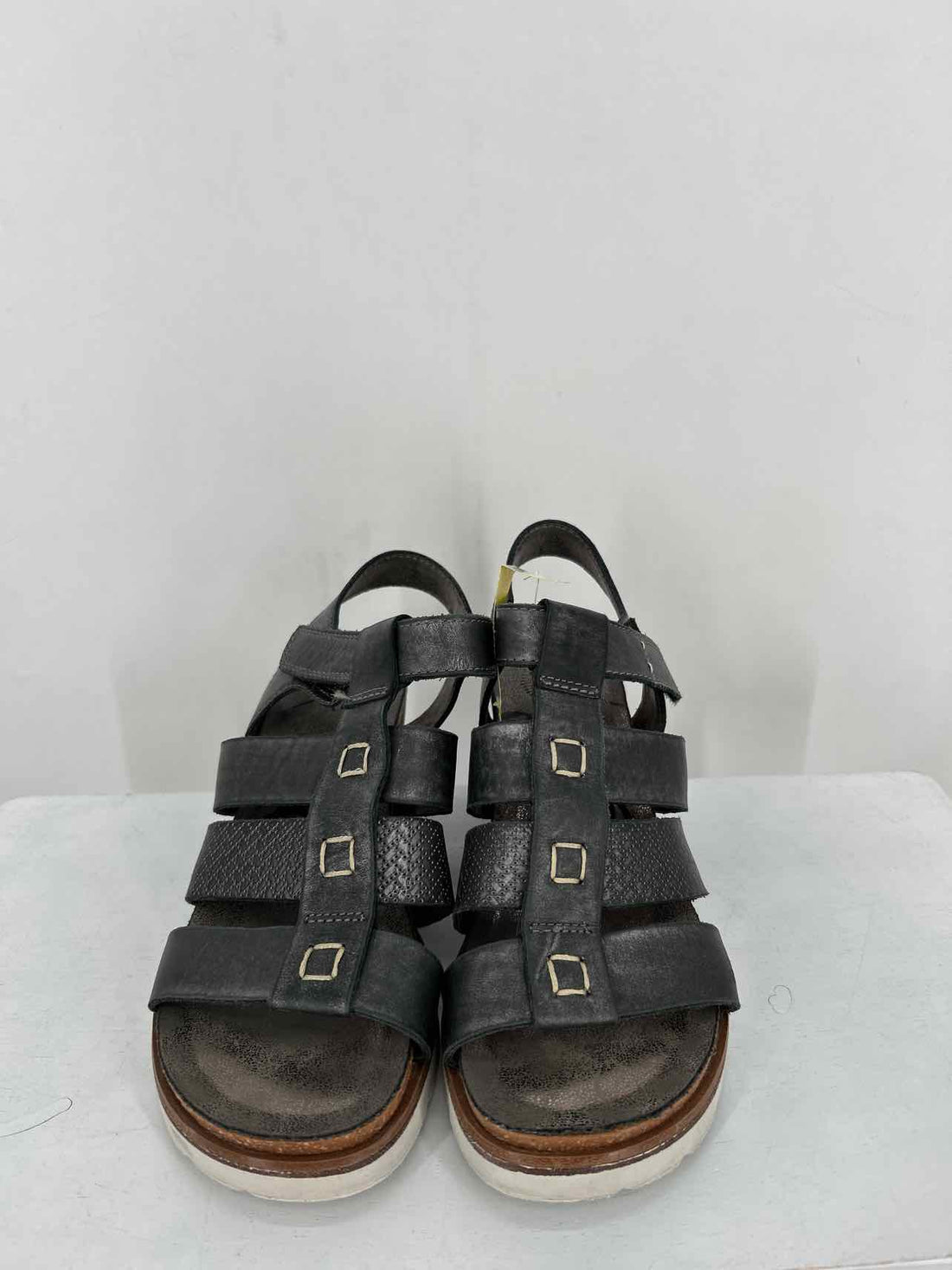 OTBT Women Size 6 Gray Wedges