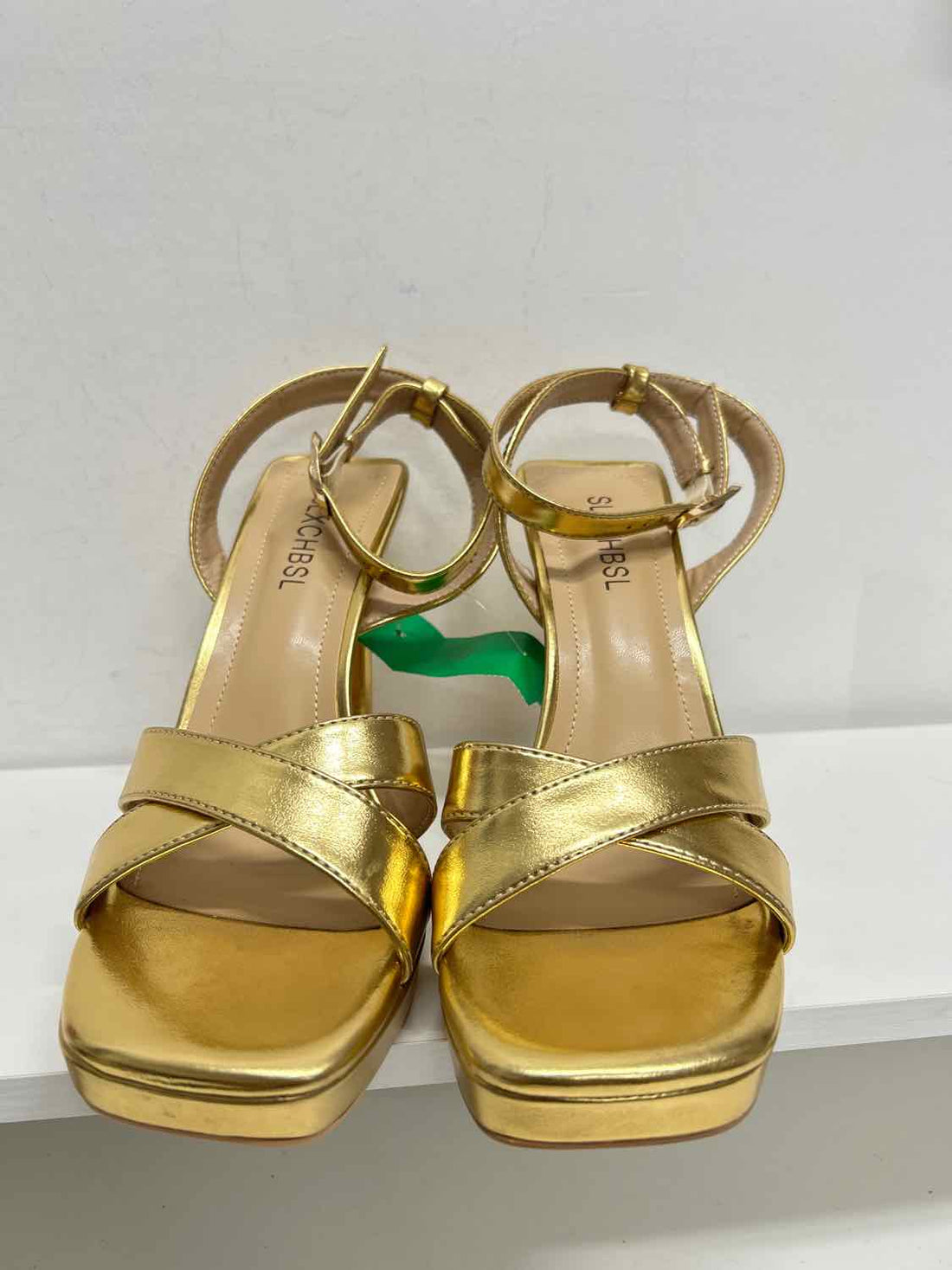 SLXCHBSL Women Size 7.5 Gold Heels
