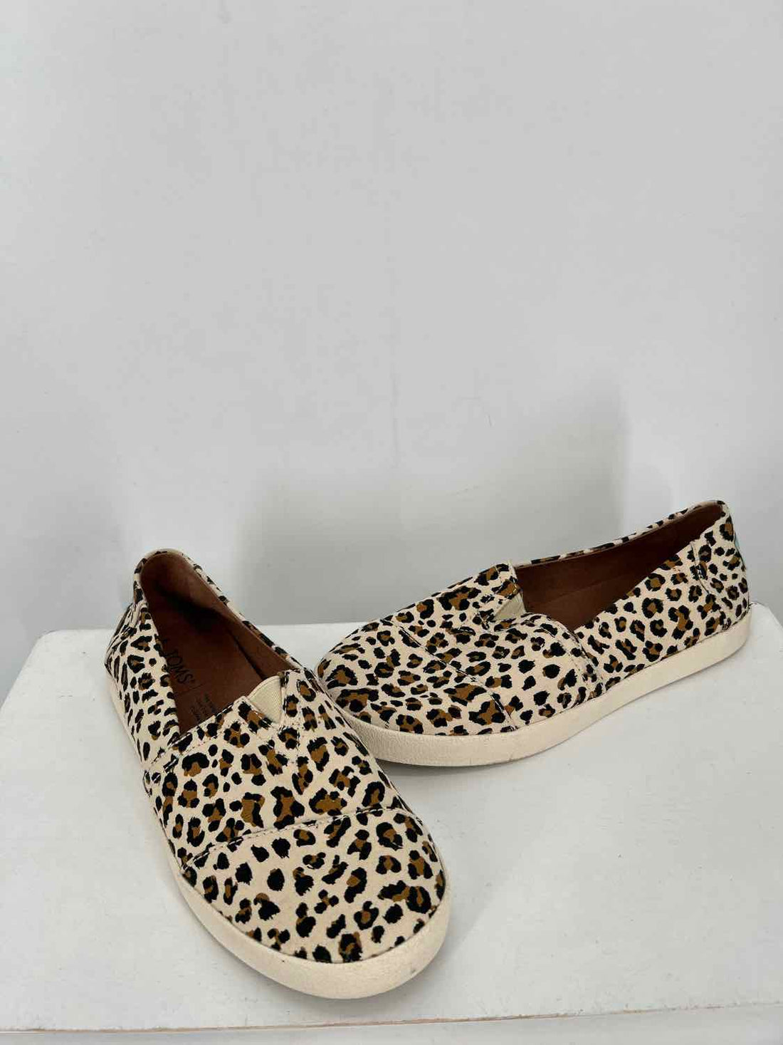 Toms Women Size 7 Leopard Flats