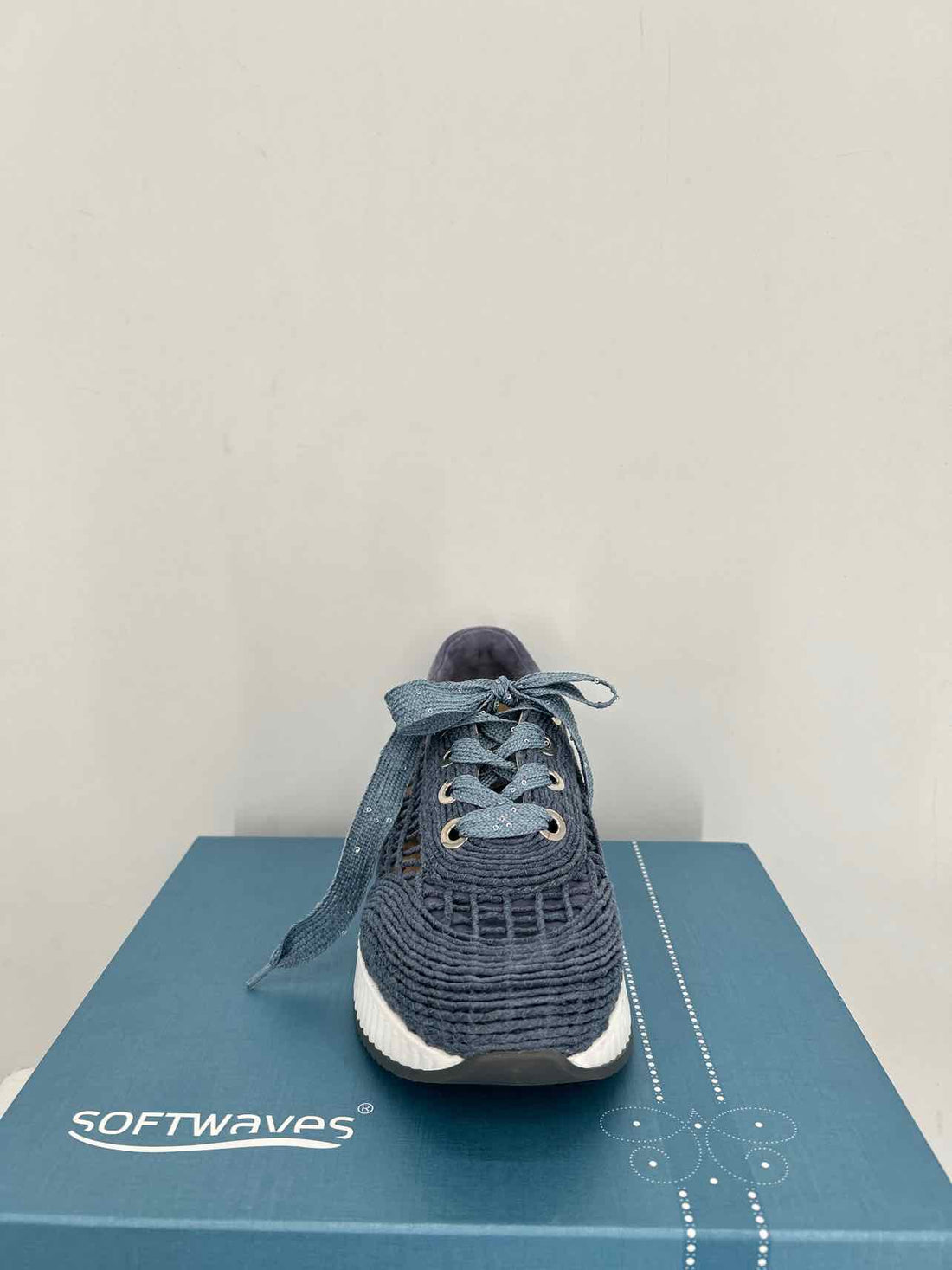 Softwaves Women Size 38.5 Blue New In Box Raffia/Suede Sneakers