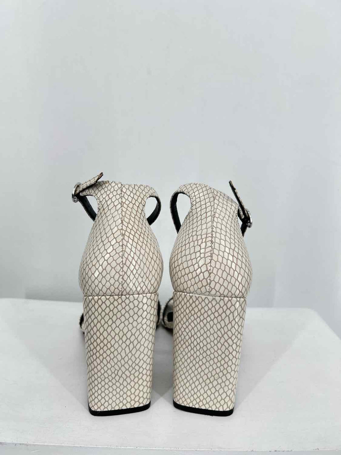 Chelsea & Violet Women Size 8.5 Off White Reptile Heels