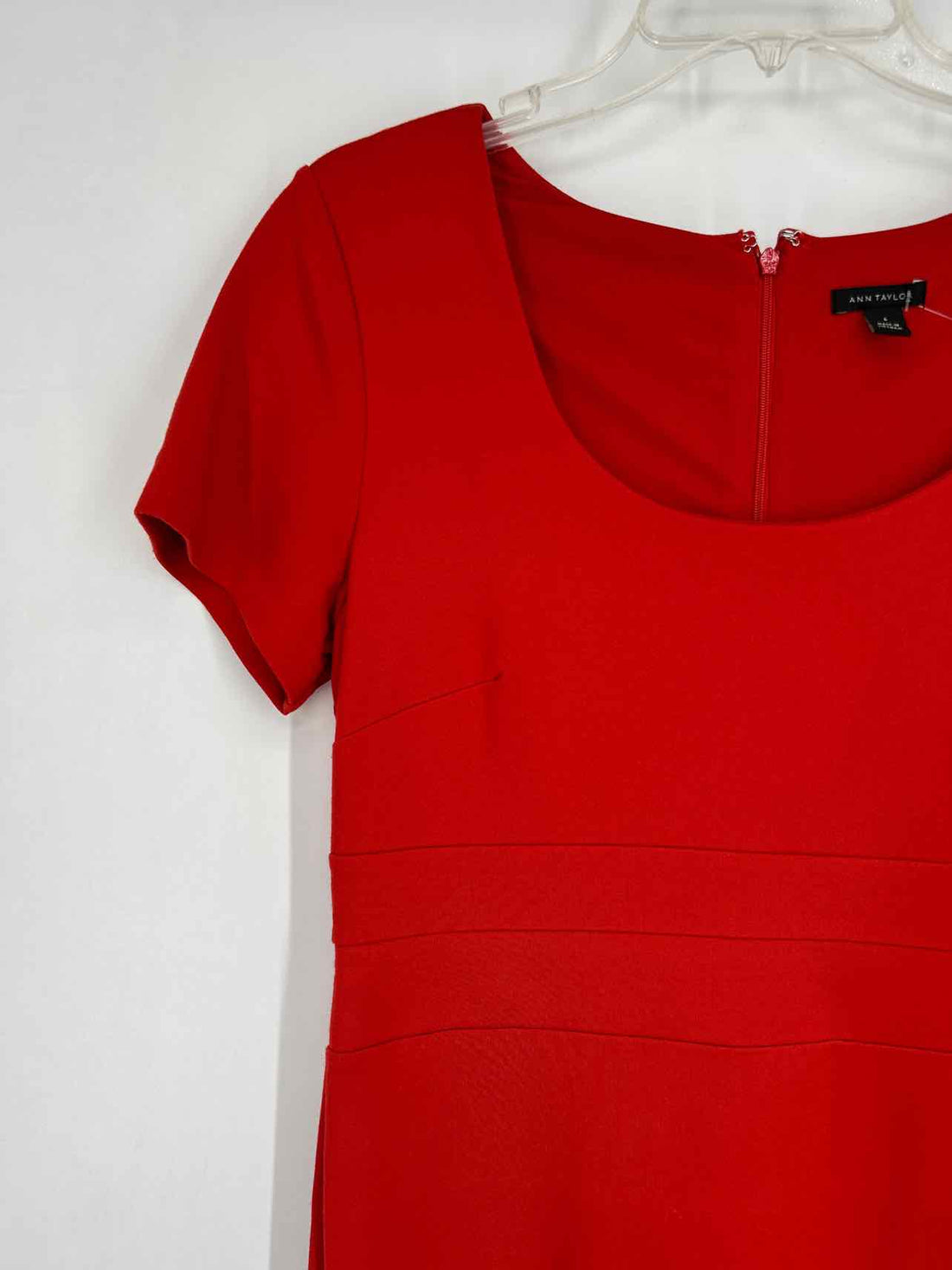 Ann Taylor Size 6 Red Short Sleeve Dress