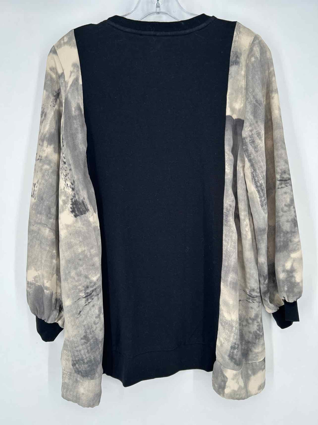 Joh Size M Black & Tan Long Sleeve