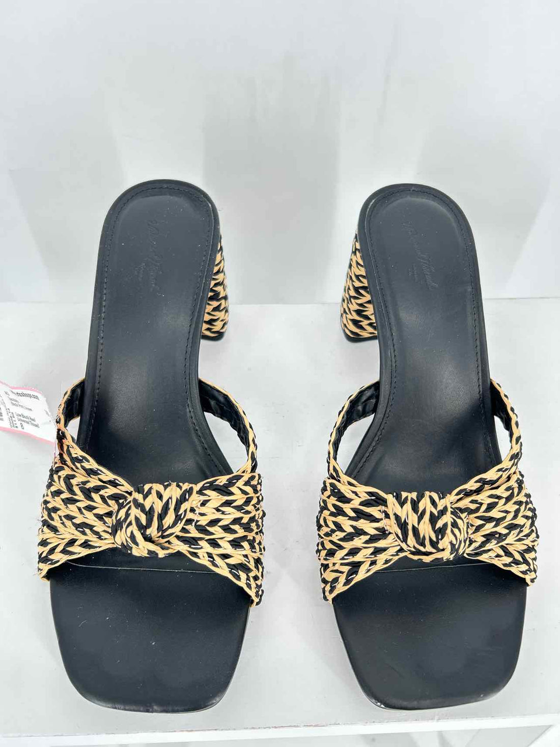 Universal Thread Women Size 8 Black Print Straw Sandals