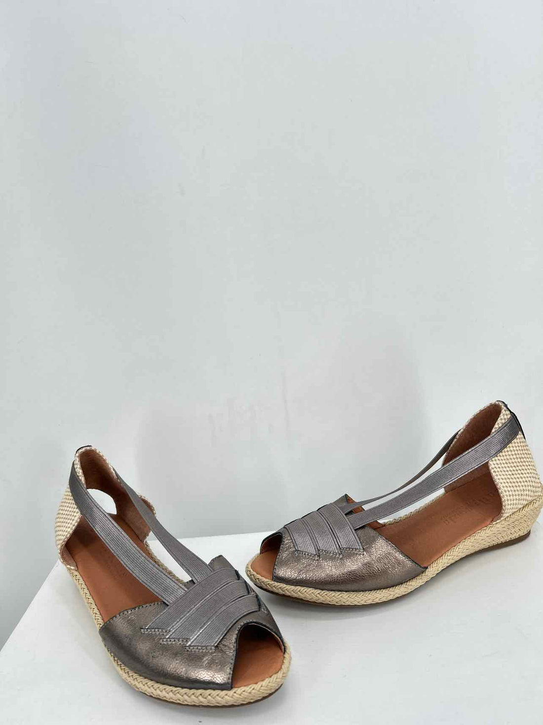 Gentle Souls Women Size 8.5 Gunmetal Sandals