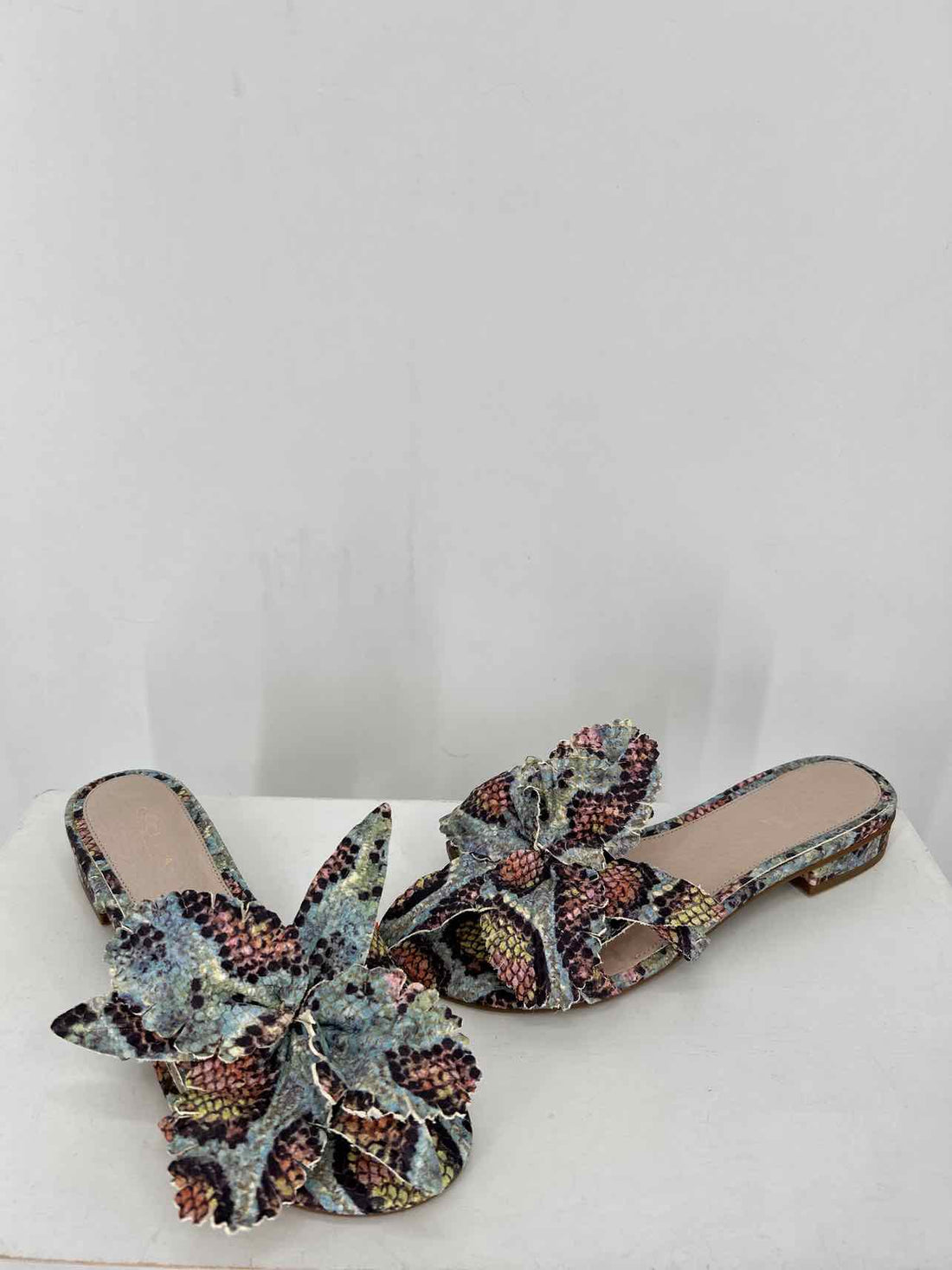 Cecelia Women Size 6.5 multi snake Sandals