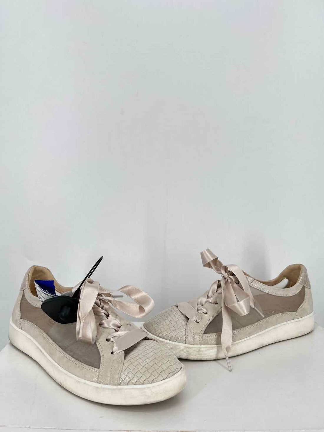 Softwaves Women Size 37.5(6.5) Gray Shimmer Sneakers