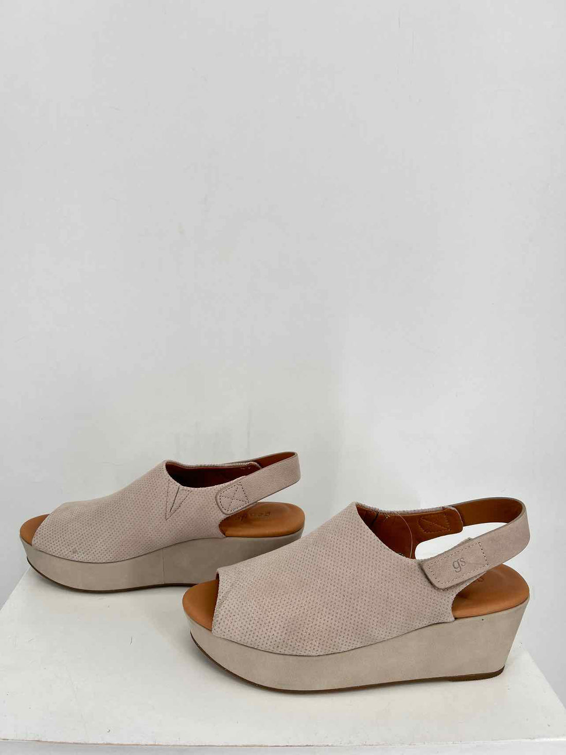 Gentle Souls Women Size 7.5 Light Gray Wedges
