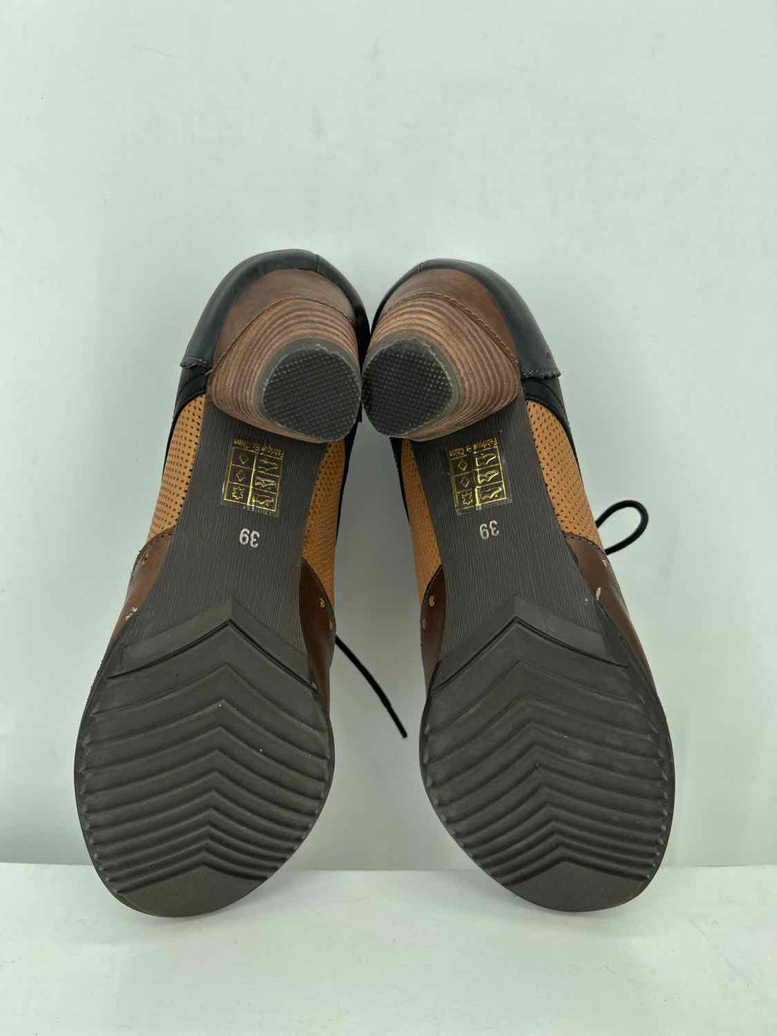 L'artiste Women Size 39 (8.5-9) Black Colorblock Heels
