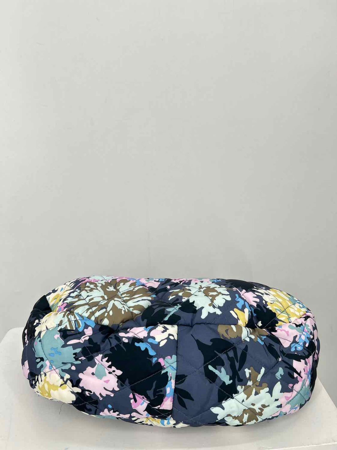 Vera Bradley Ultralight NWT Blue Floral Quilted Shoulder