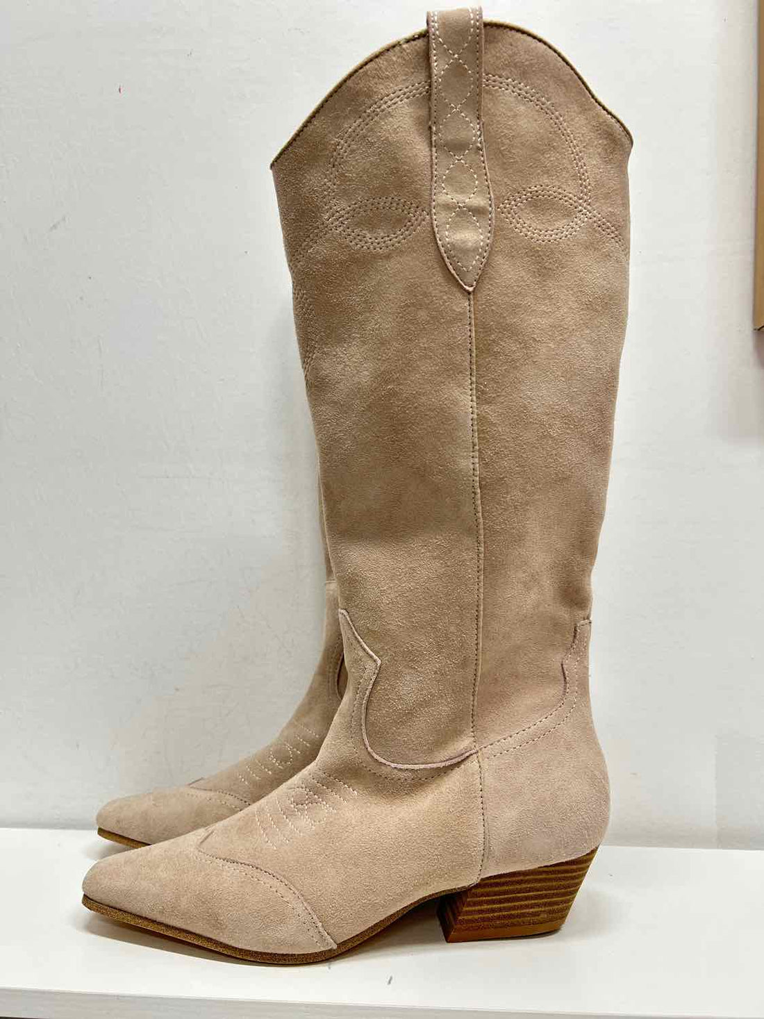 Steve Madden Women Size 7 Beige Suede Cowboy Boot